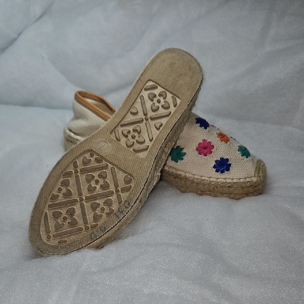 Jack Rogerz Embroidered Espadrilles - Picture 4 of 4